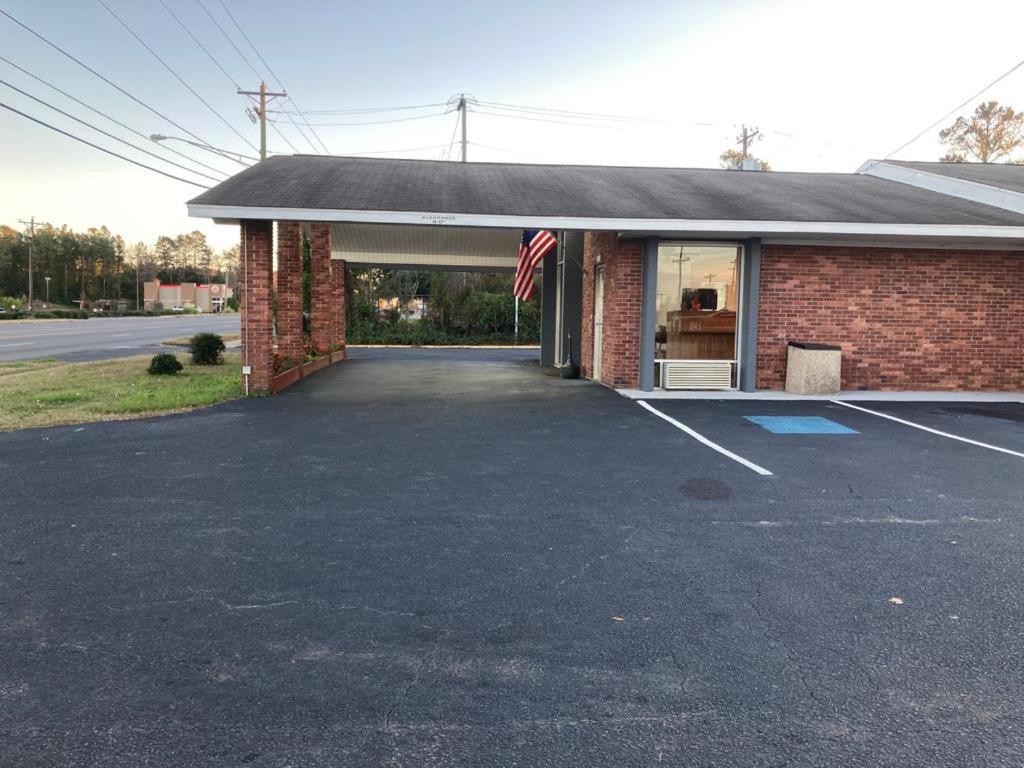 | FAIRFIELD MOTEL OF WINNSBORO