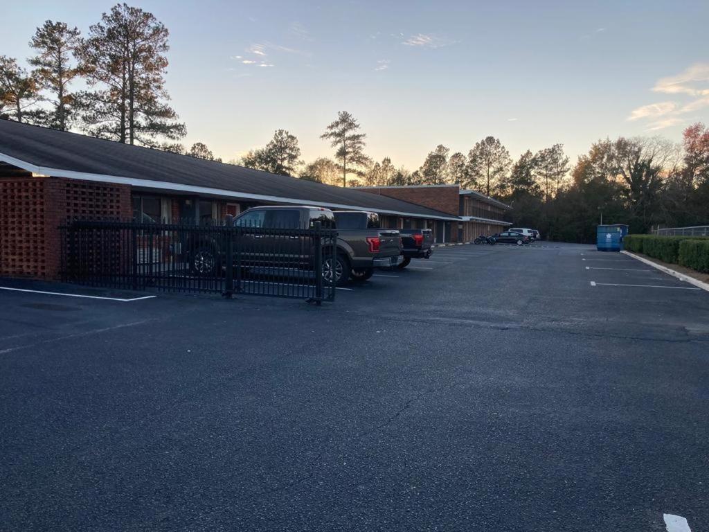| FAIRFIELD MOTEL OF WINNSBORO