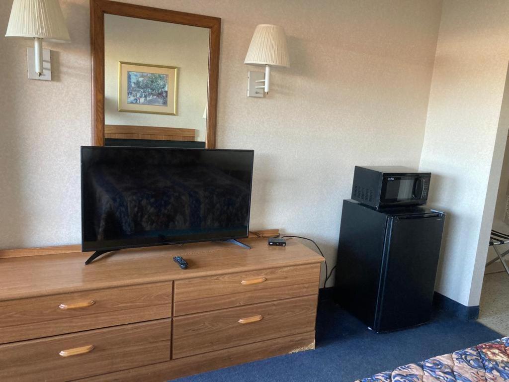 | FAIRFIELD MOTEL OF WINNSBORO