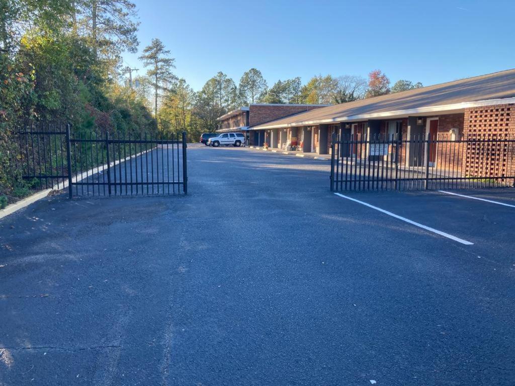 | FAIRFIELD MOTEL OF WINNSBORO