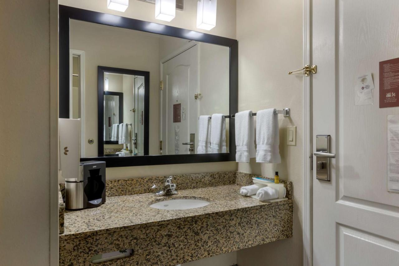 King Room with Spa Bath - Non-Smoking at Best Western Plus Searcy Inn