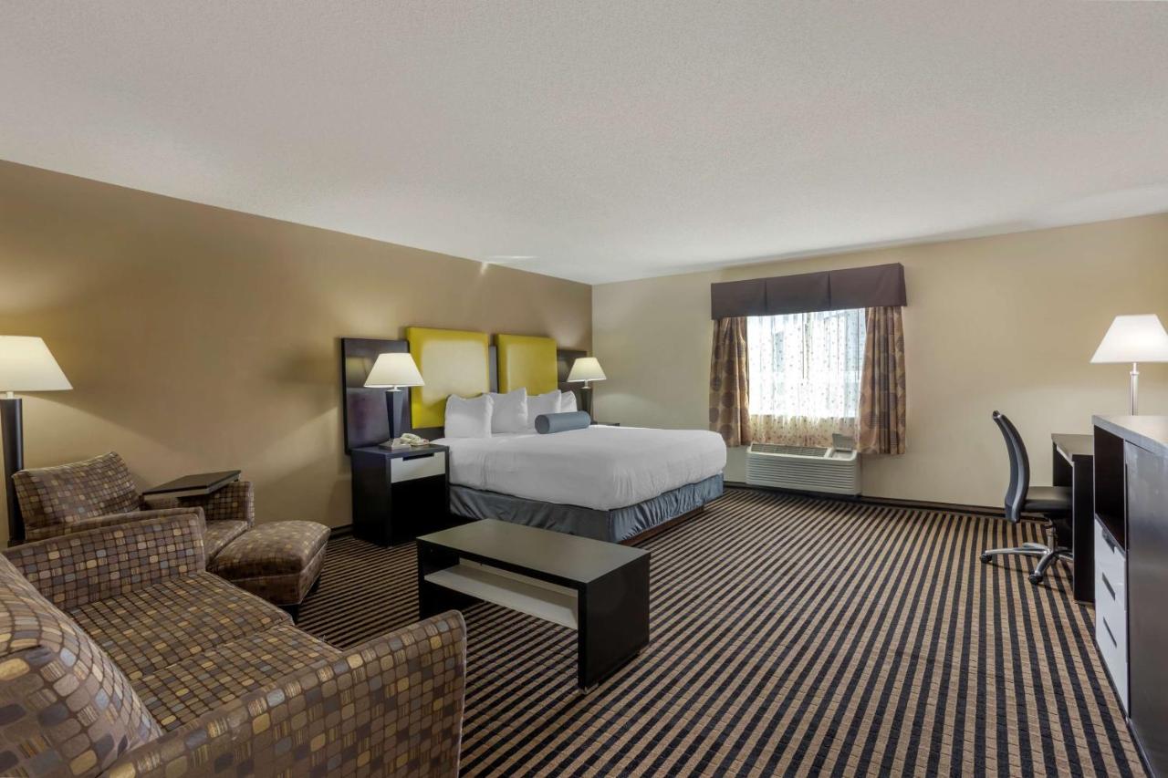 King Suite at Best Western Plus Searcy Inn
