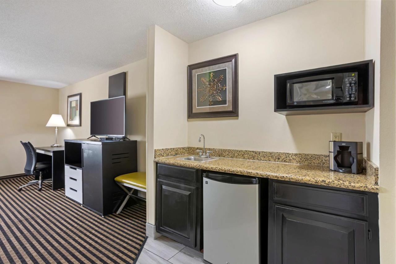 King Suite at Best Western Plus Searcy Inn