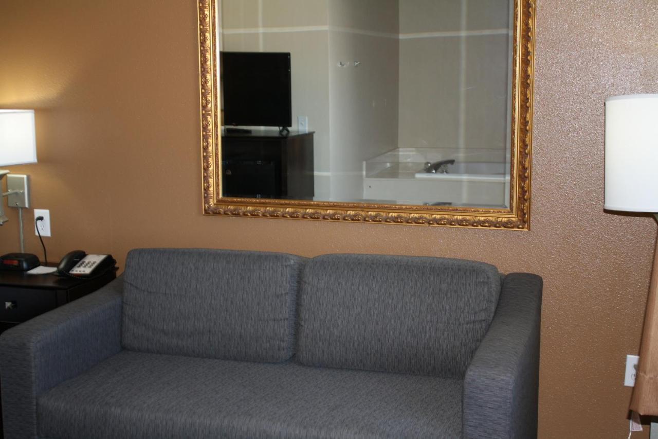King Room with Spa Bath at Quality Inn & Suites Wichita Falls I-44