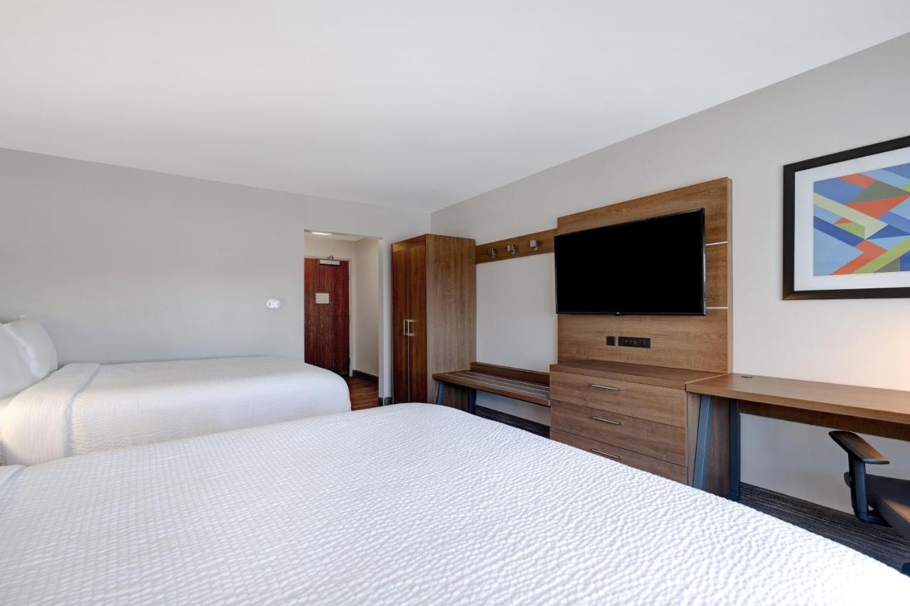 Queen Room with Two Queen Beds - Non-Smoking at Holiday Inn Express & Suites Grand Rapids South - Wyoming, an IHG Hotel