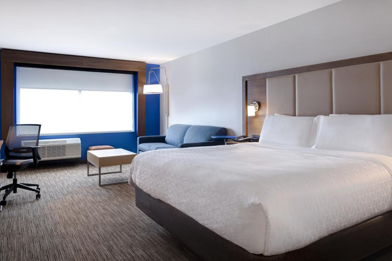 Accessible-Suite with One King Bed and Roll-In Shower - Non-Smoking at Holiday Inn Express & Suites Grand Rapids South - Wyoming, an IHG Hotel