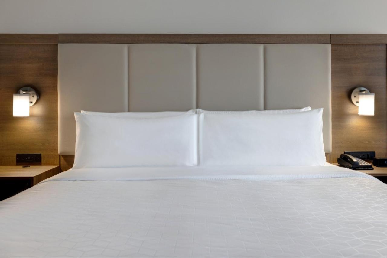 Standard King Room - Non-Smoking at Holiday Inn Express & Suites Grand Rapids South - Wyoming, an IHG Hotel