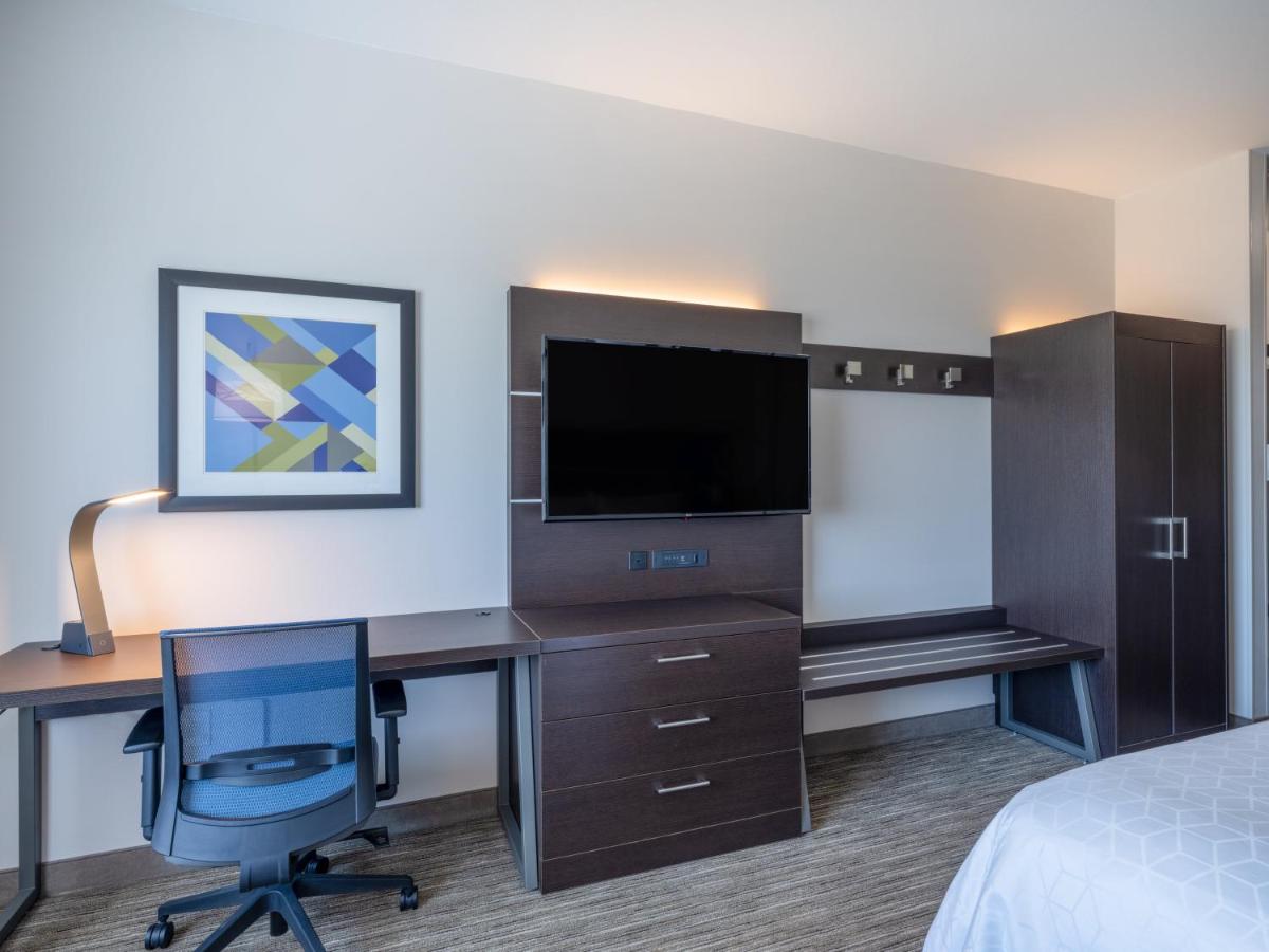 | Holiday Inn Express & Suites - Watertown, an IHG Hotel