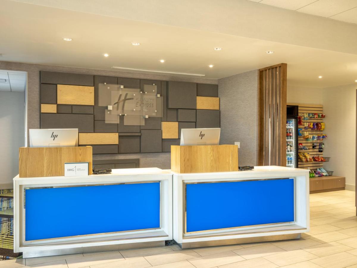 | Holiday Inn Express & Suites - Watertown, an IHG Hotel