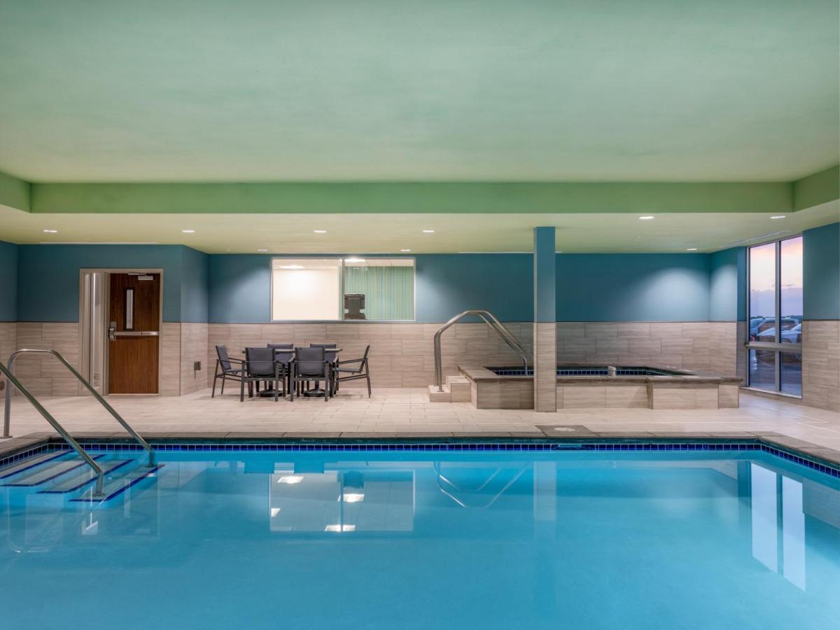 | Holiday Inn Express & Suites - Watertown, an IHG Hotel