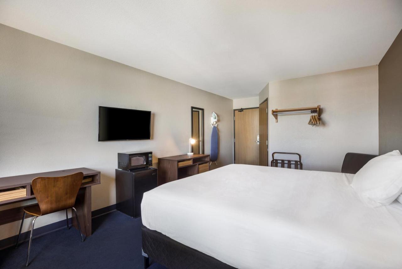 King Room - Non-Smoking at Americas Best Value Inn Sparks