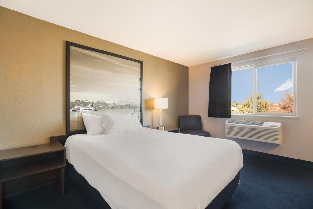 Queen Room - Smoking at Americas Best Value Inn Sparks