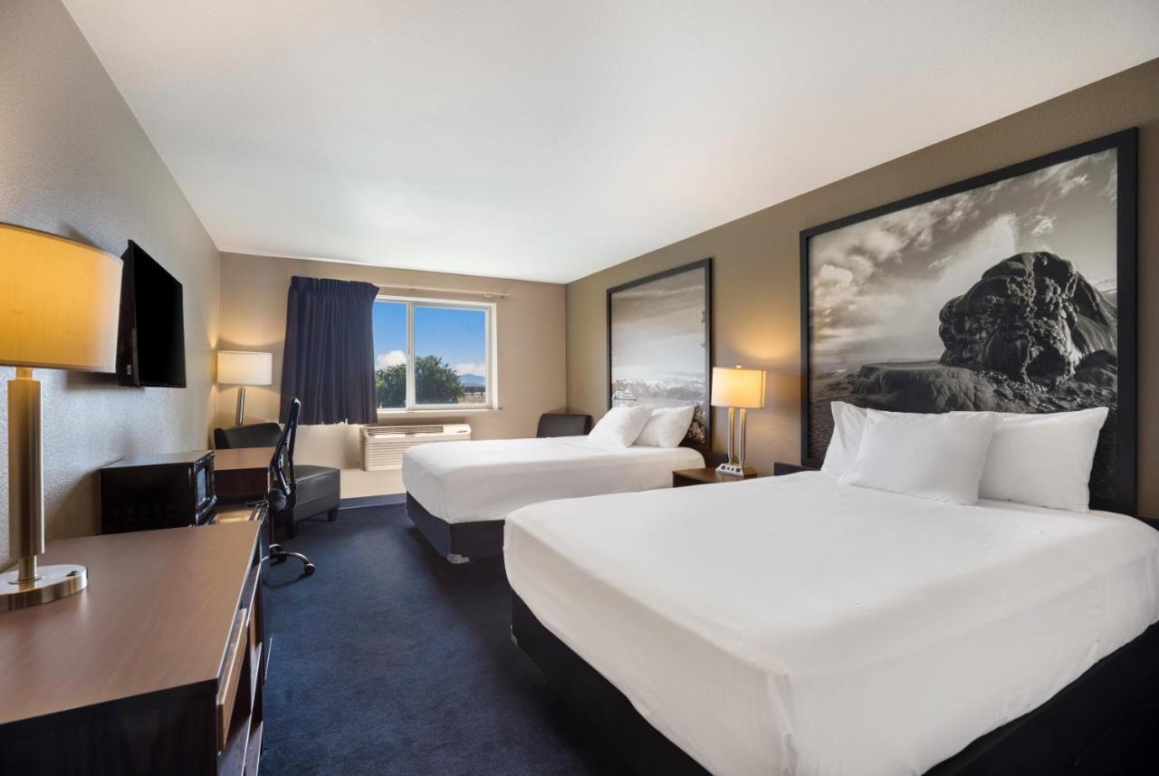 Queen Room with Two Queen Beds - Non-Smoking at Americas Best Value Inn Sparks