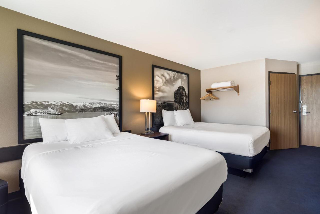Queen Room with Two Queen Beds - Non-Smoking at Americas Best Value Inn Sparks