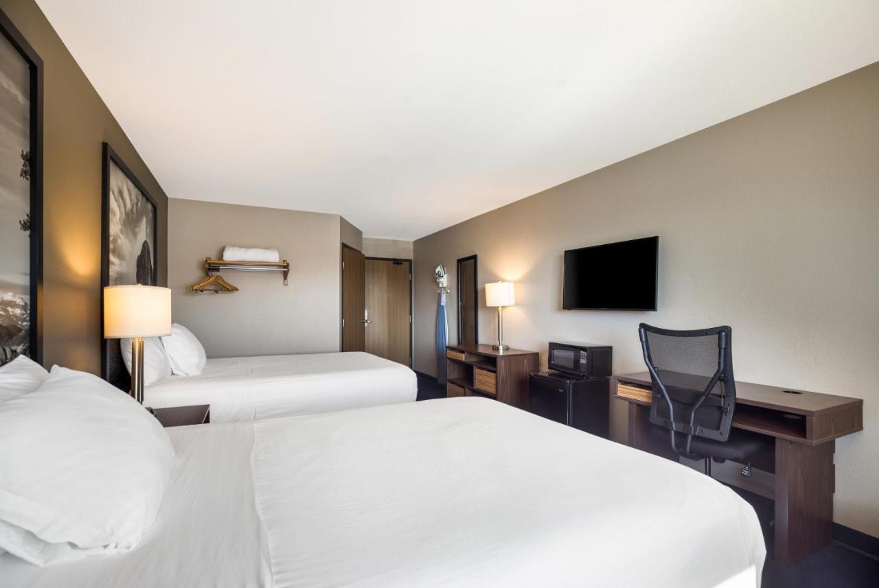 Queen Room with Two Queen Beds - Non-Smoking at Americas Best Value Inn Sparks