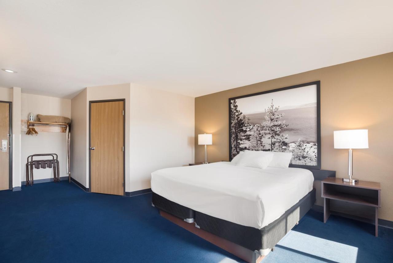 King Suite - Non-Smoking at Americas Best Value Inn Sparks