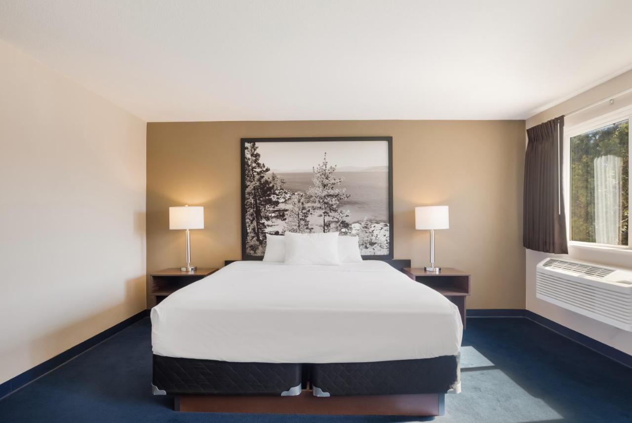 King Suite - Non-Smoking at Americas Best Value Inn Sparks