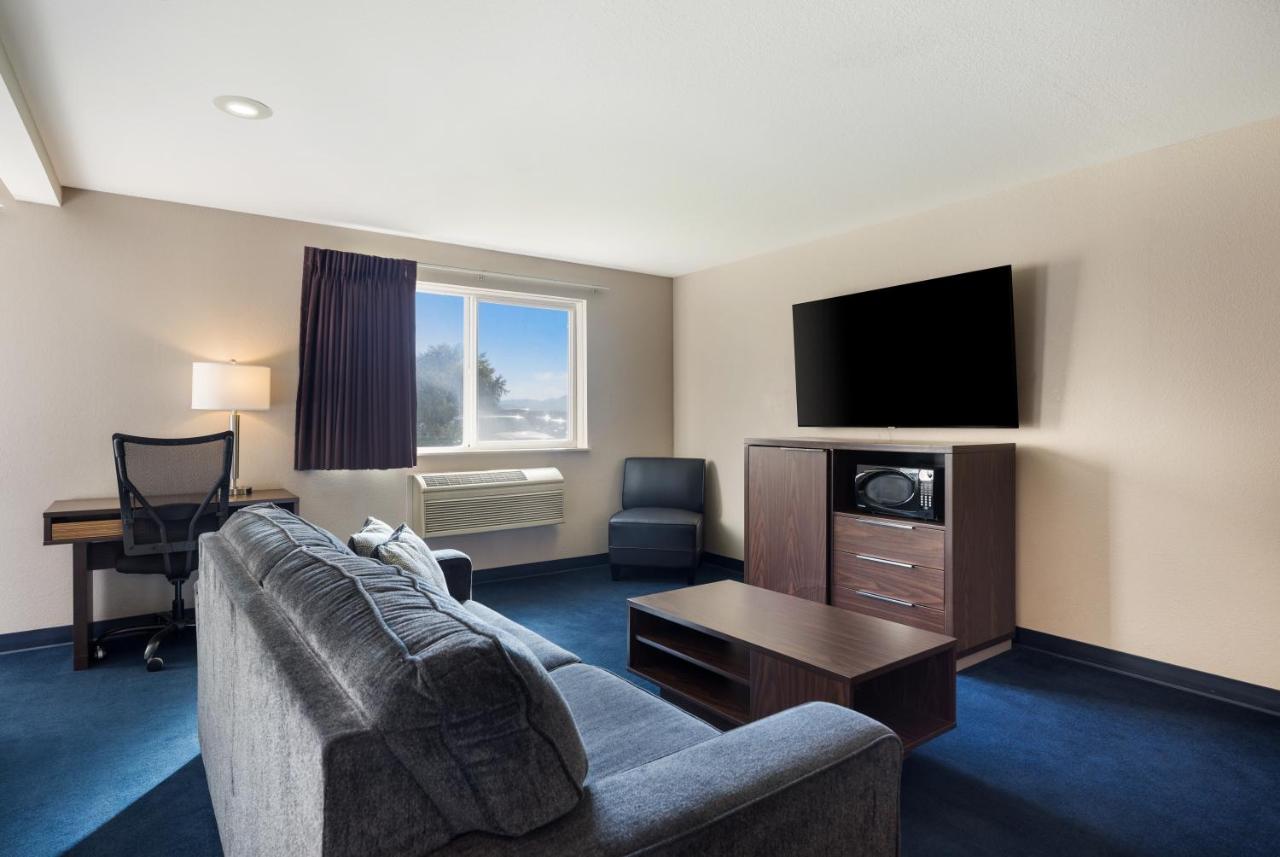 Deluxe King Suite - Non-Smoking at Americas Best Value Inn Sparks