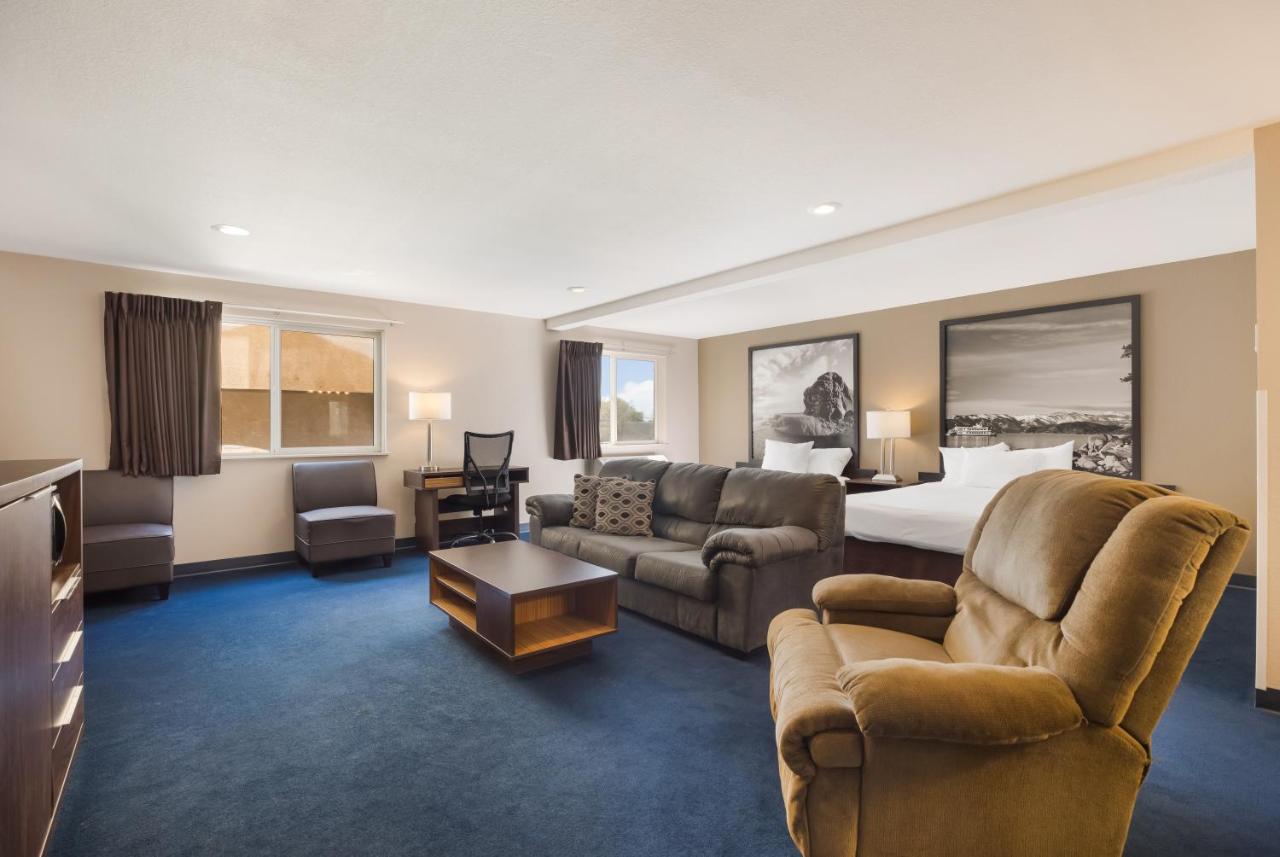 Queen Suite - Non-Smoking at Americas Best Value Inn Sparks