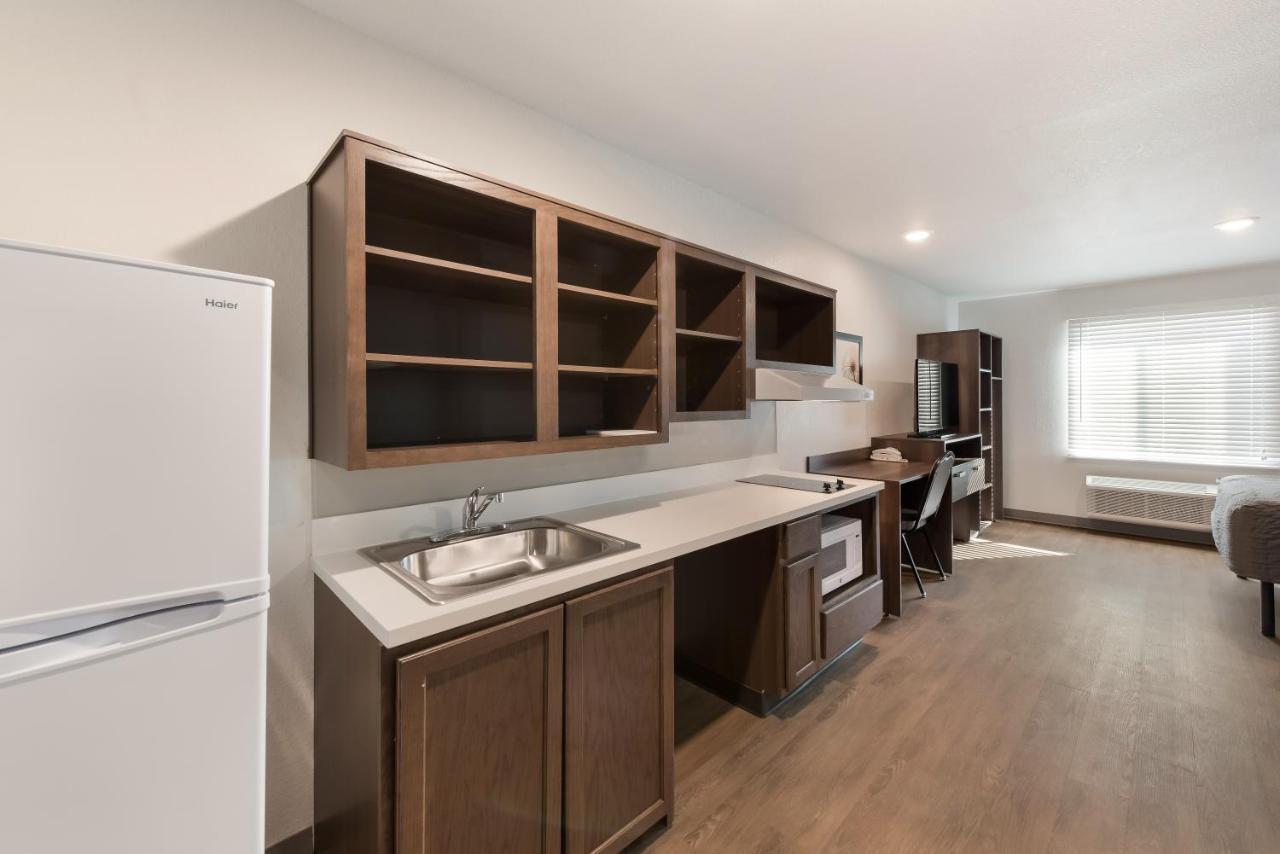 Queen Room with Accessible Tub - Accessible/Non Smoking at Woodspring Suites Dayton North