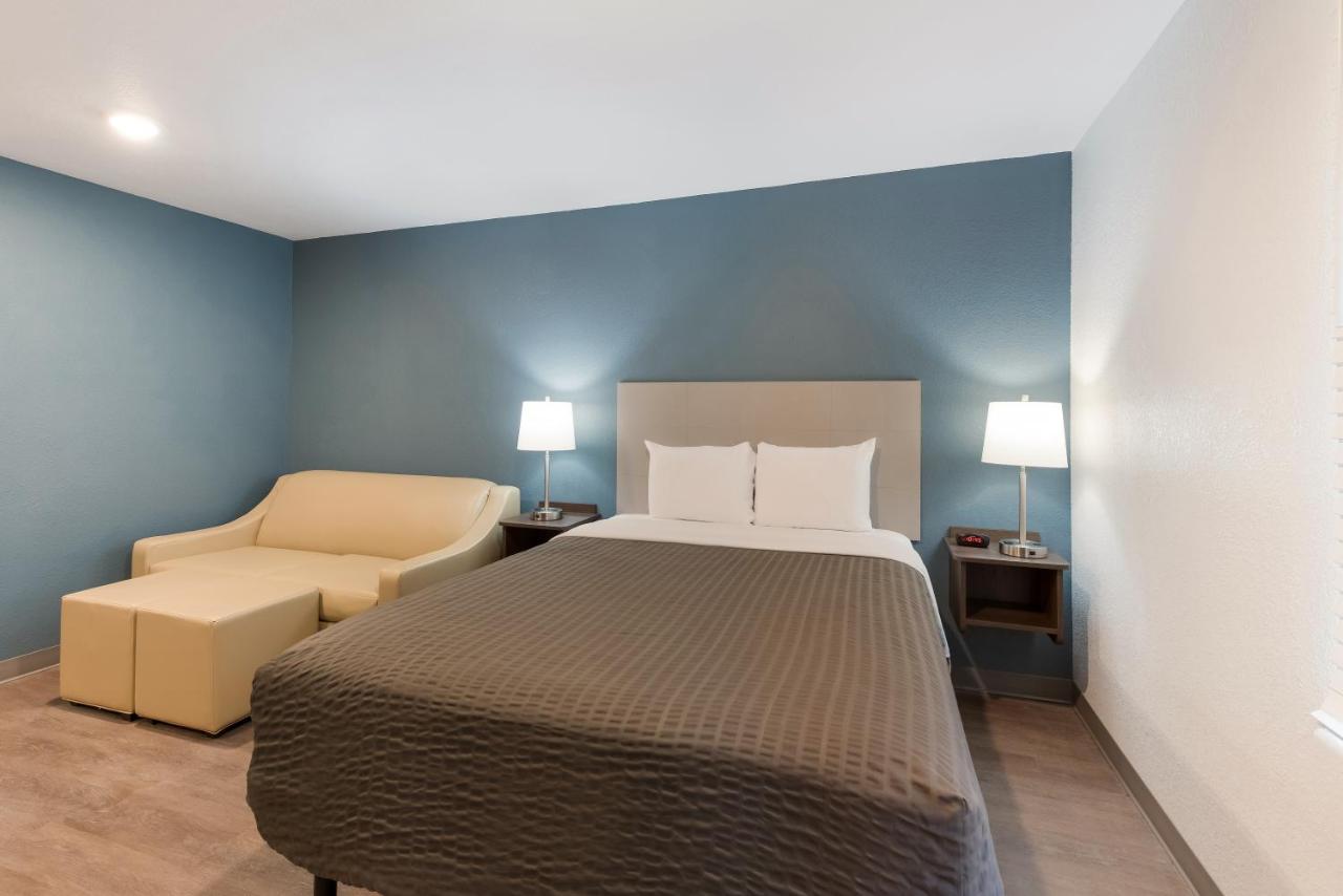 Standard Queen Room w/Sofa - Non Smoking at Woodspring Suites Dayton North
