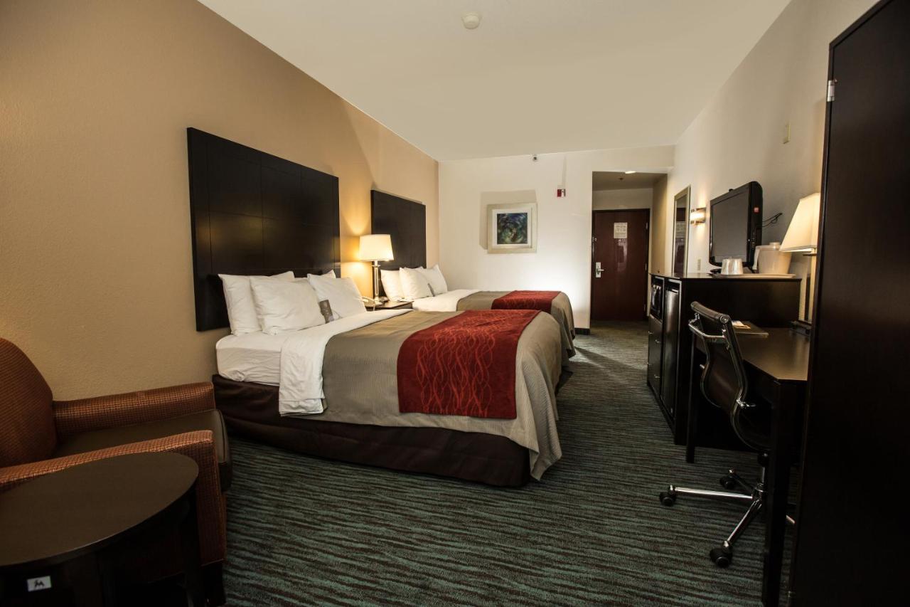 Queen Room with Two Queen Beds - Non-Smoking at Comfort Inn Mount Airy