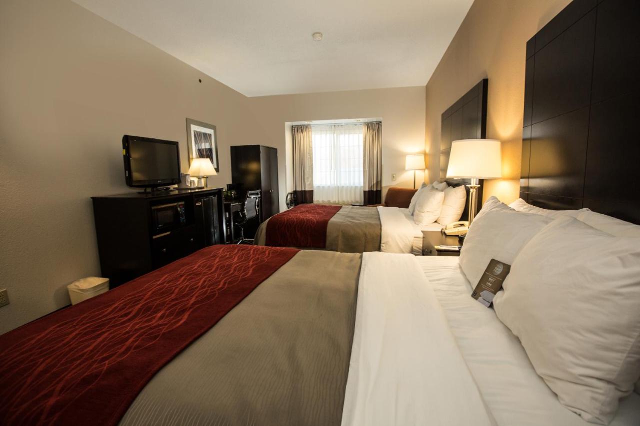 Queen Room with Two Queen Beds - Non-Smoking at Comfort Inn Mount Airy