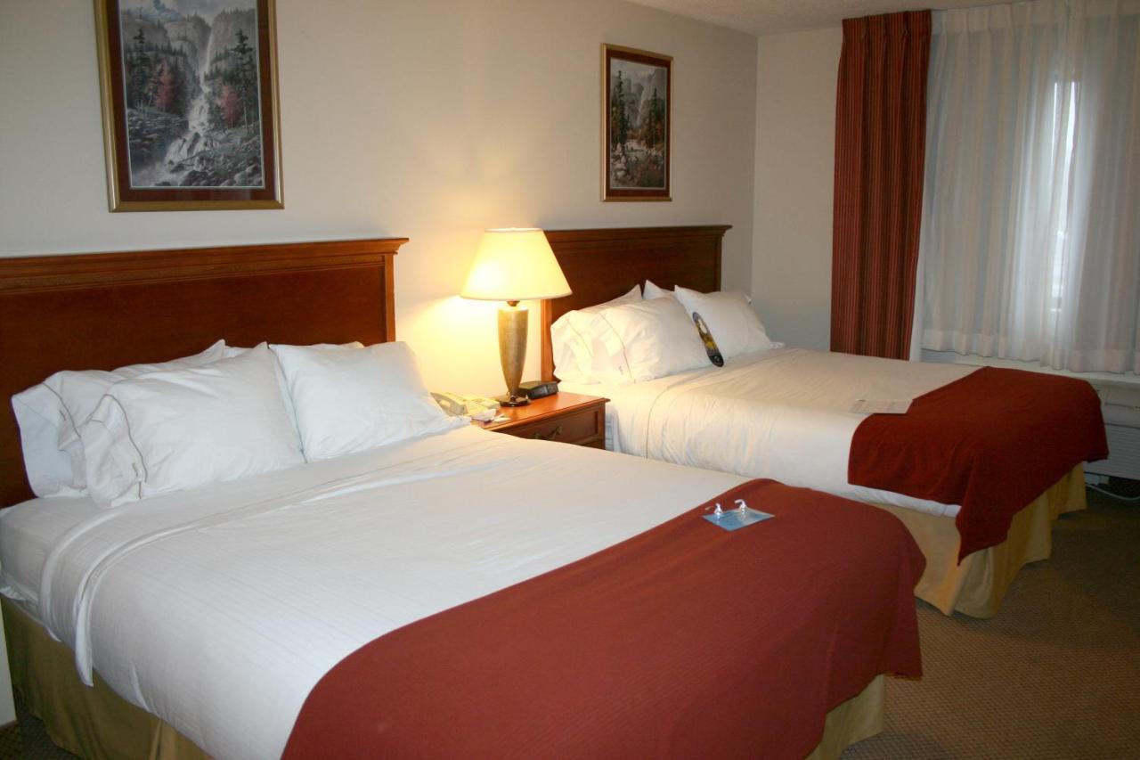 Queen Room with Two Queen Beds - Non-Smoking at Baymont by Wyndham Portage Indiana Dunes