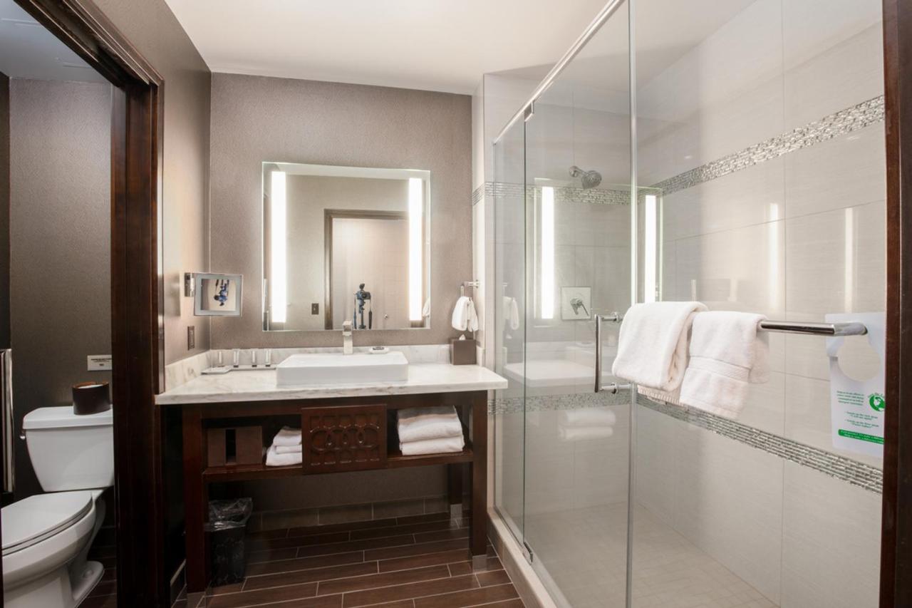 Deluxe King at Viejas Casino & Willows Hotel
