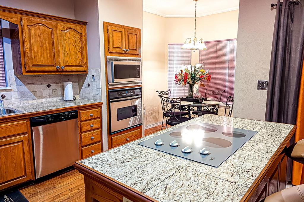 | Modern Villa,1 mile from Downtown Tulsa, Historic Neighborhoods and Expwy.
