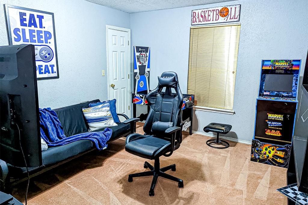 | Modern Villa,1 mile from Downtown Tulsa, Historic Neighborhoods and Expwy.