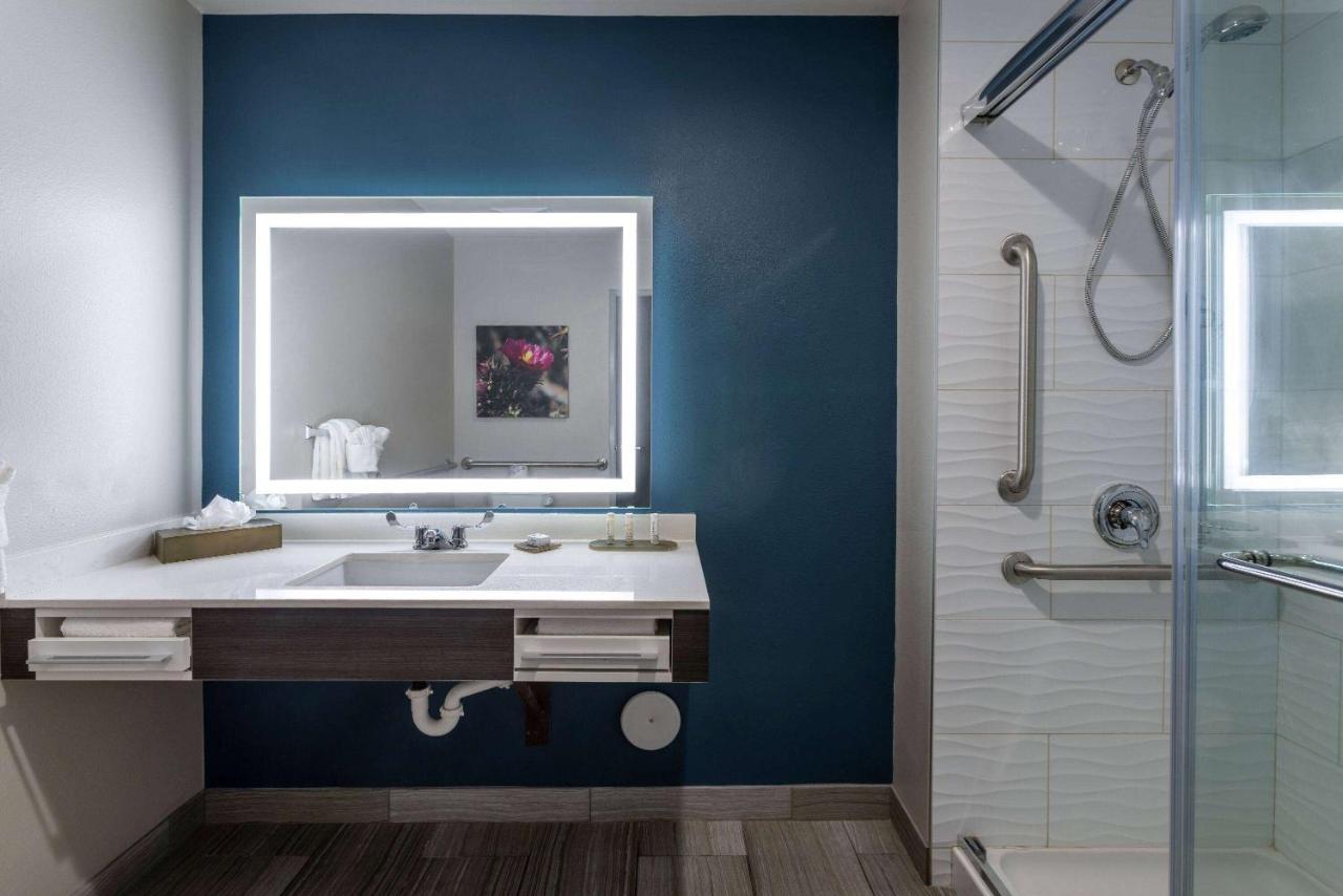 King Suite - Mobility Access/Non-Smoking at La Quinta Inn & Suites by Wyndham Holbrook Petrified Forest