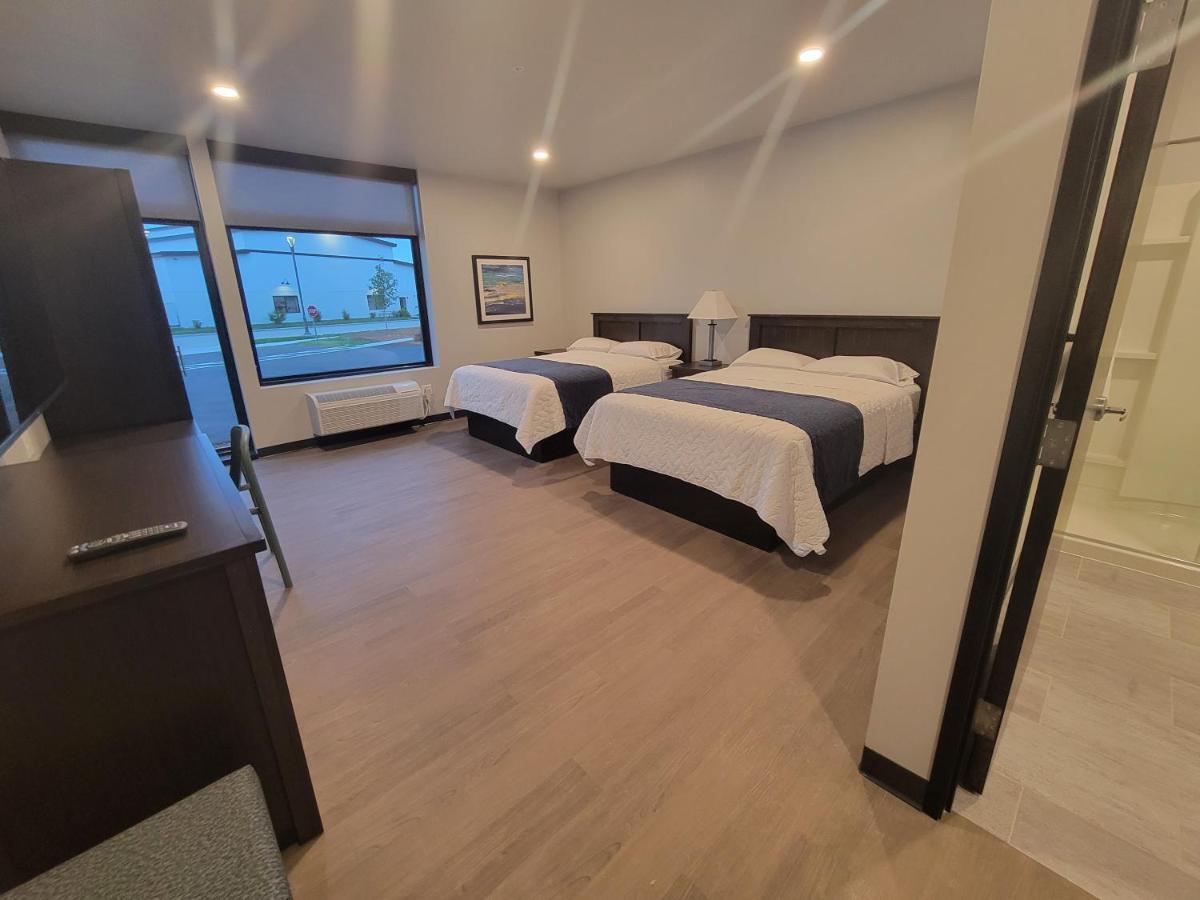 Queen Room at Watershed Hotel