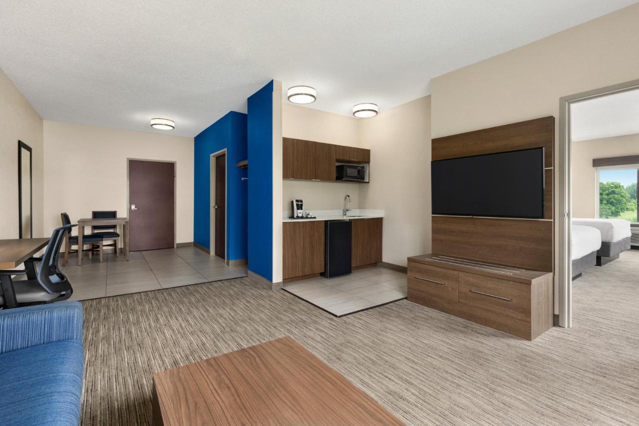  | Holiday Inn Express Akron South Airport Area