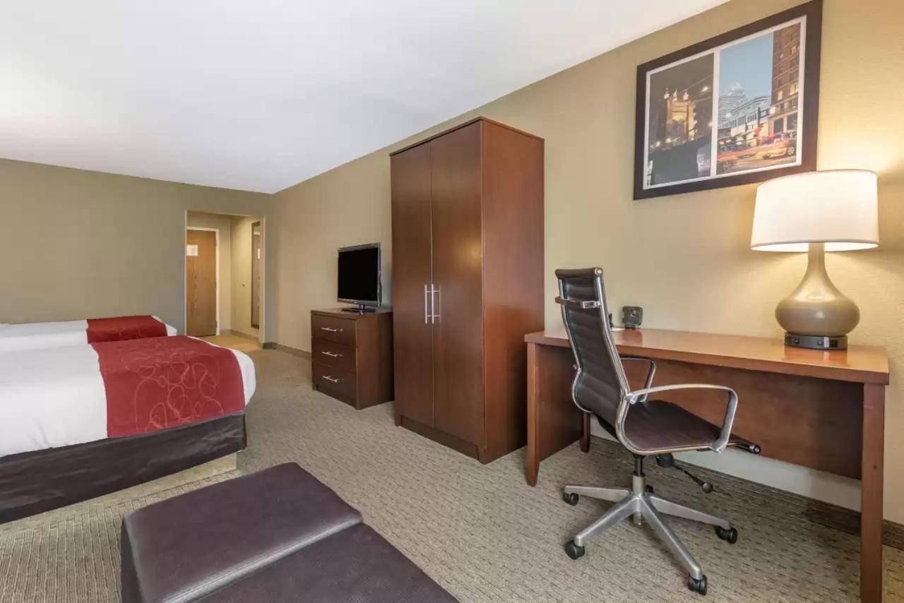Queen Suite - Non-Smoking at Comfort Suites Mason near Kings Island