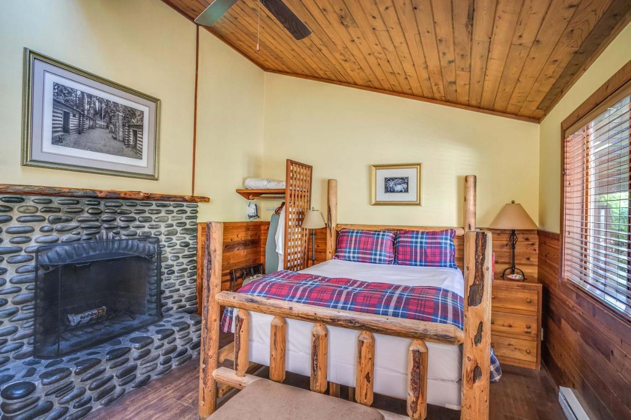 Hearthstone Inn - Clatsop Queen  at Cannon Beach Hotel Collection