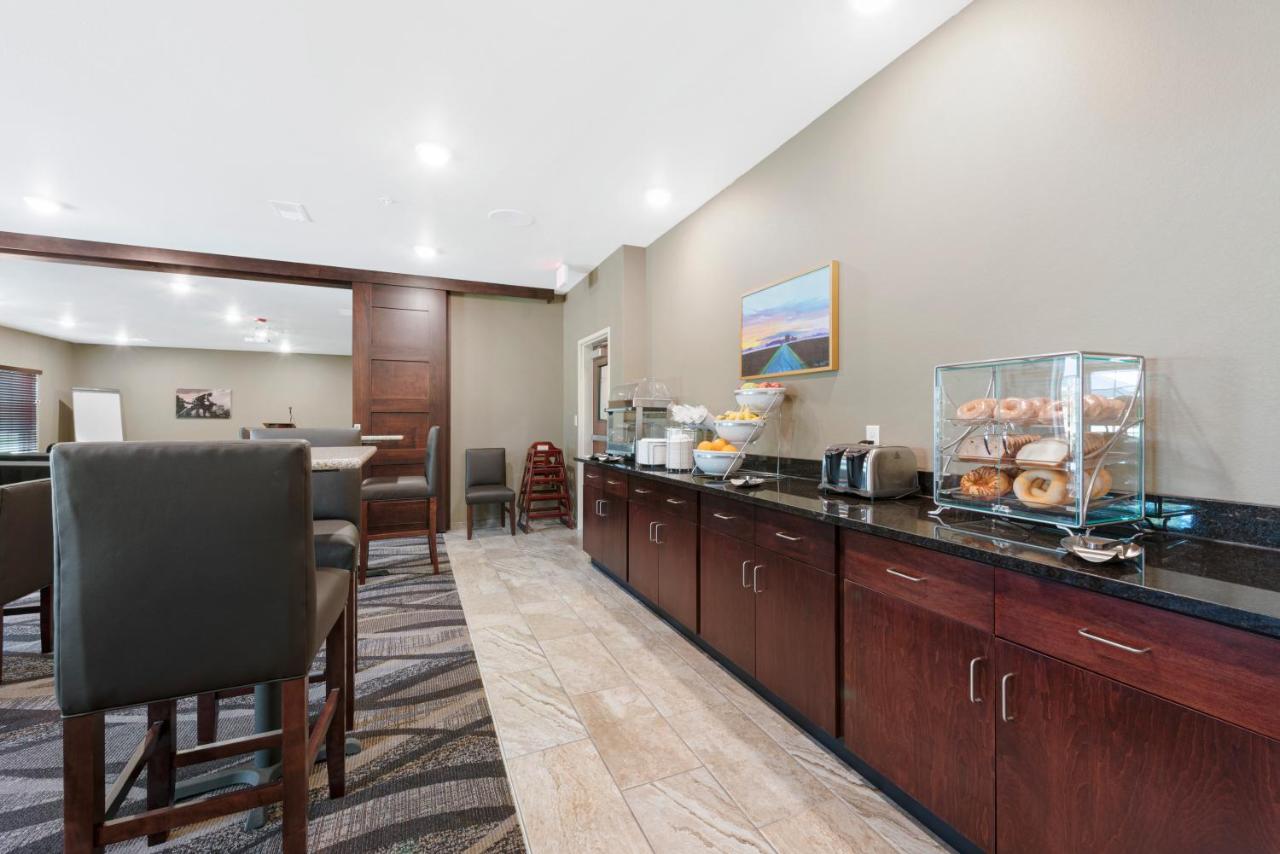 | Cobblestone Hotel & Suites - Urbana