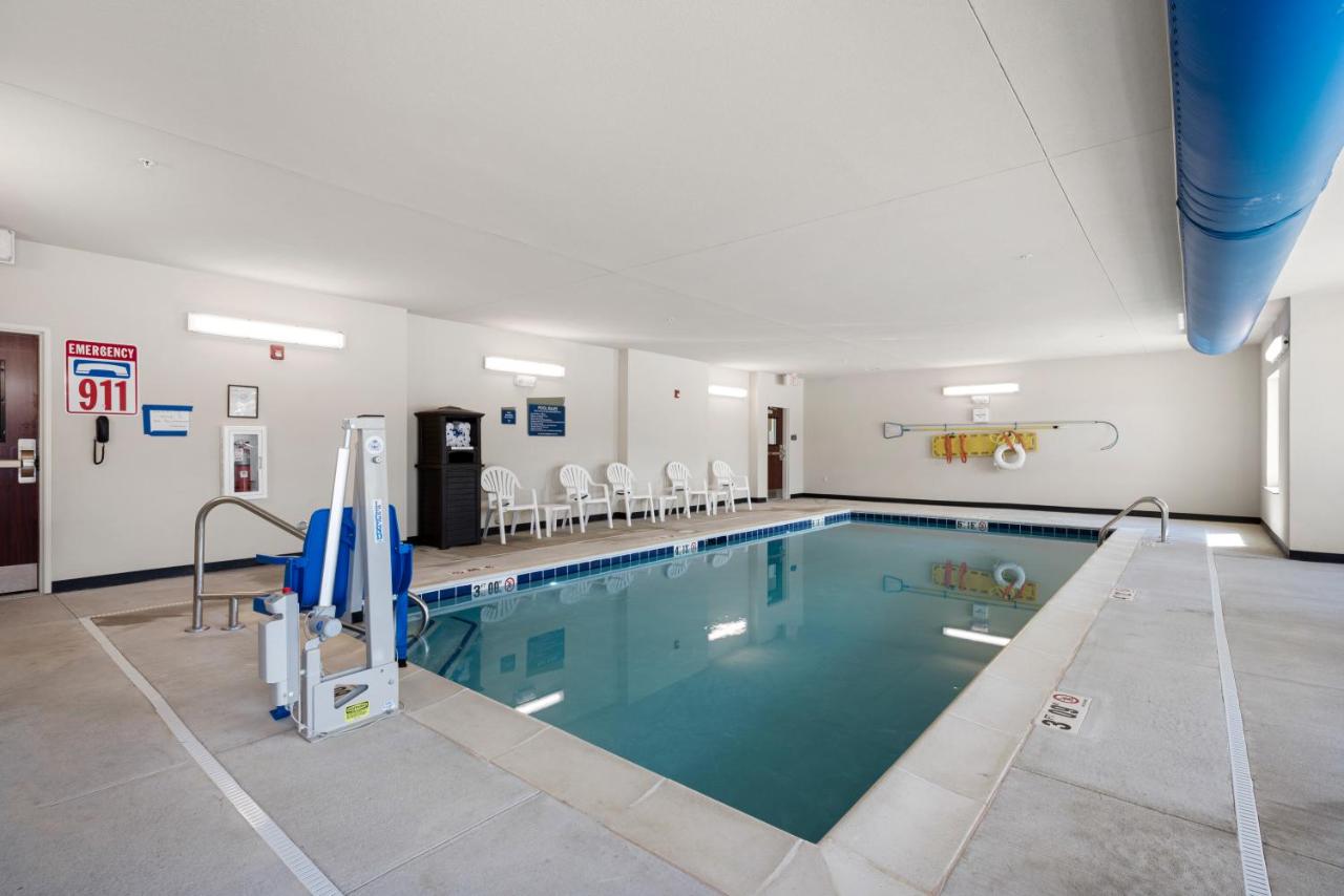 | Cobblestone Hotel & Suites - Urbana
