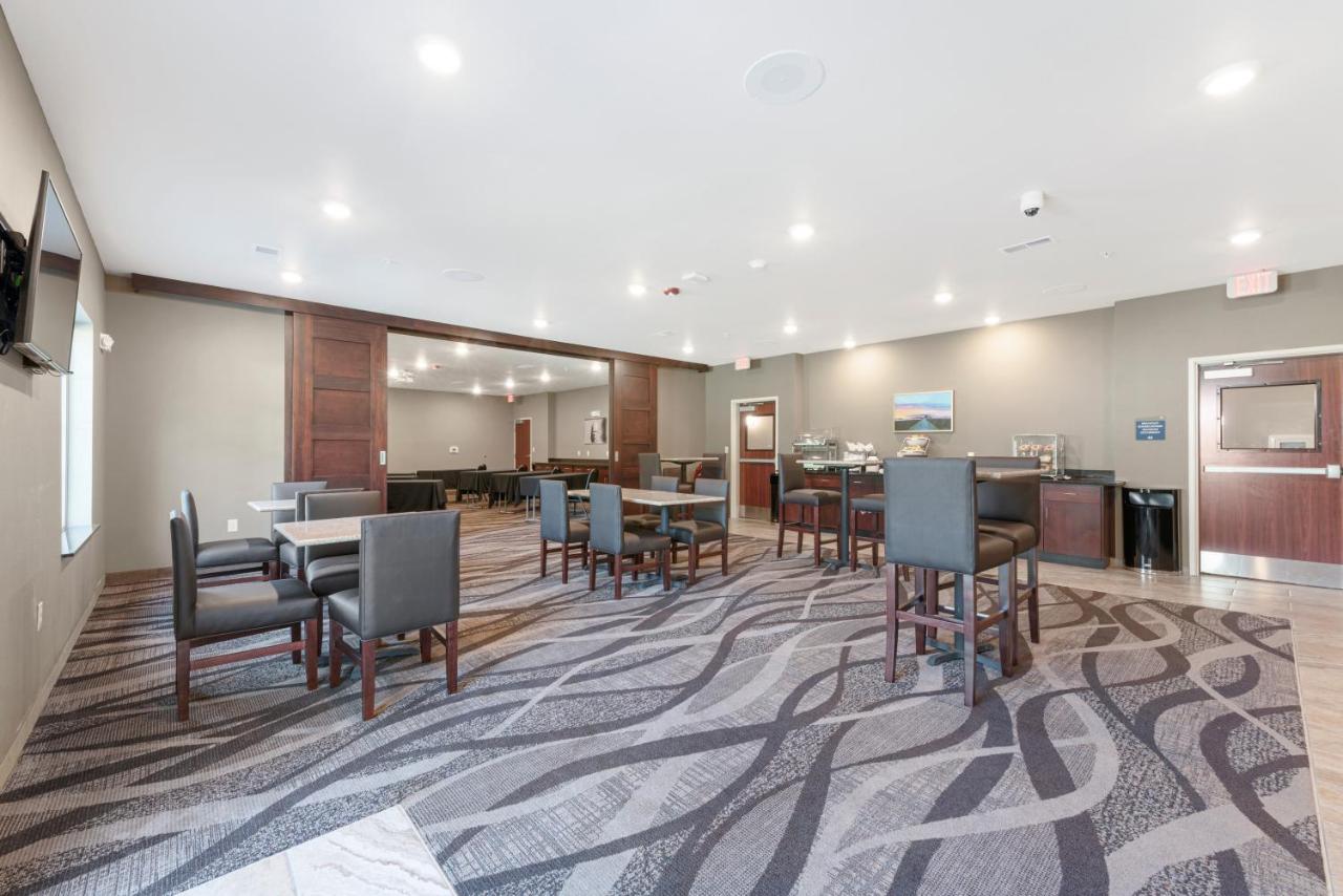 | Cobblestone Hotel & Suites - Urbana