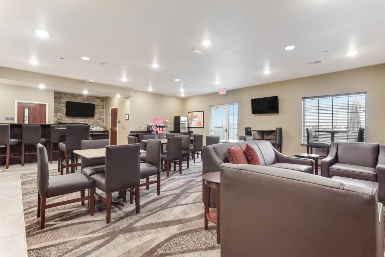 | Cobblestone Hotel & Suites - Cozad