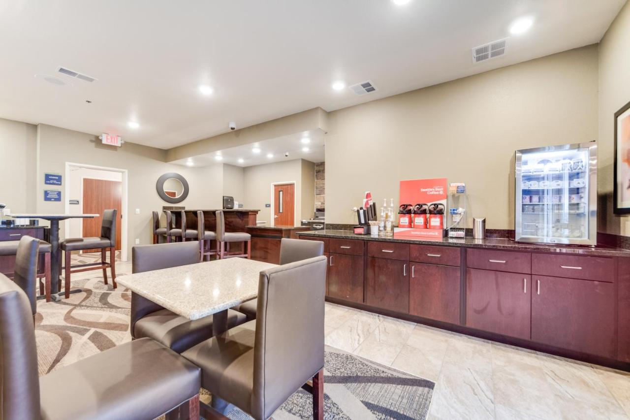 | Cobblestone Hotel & Suites - Cozad