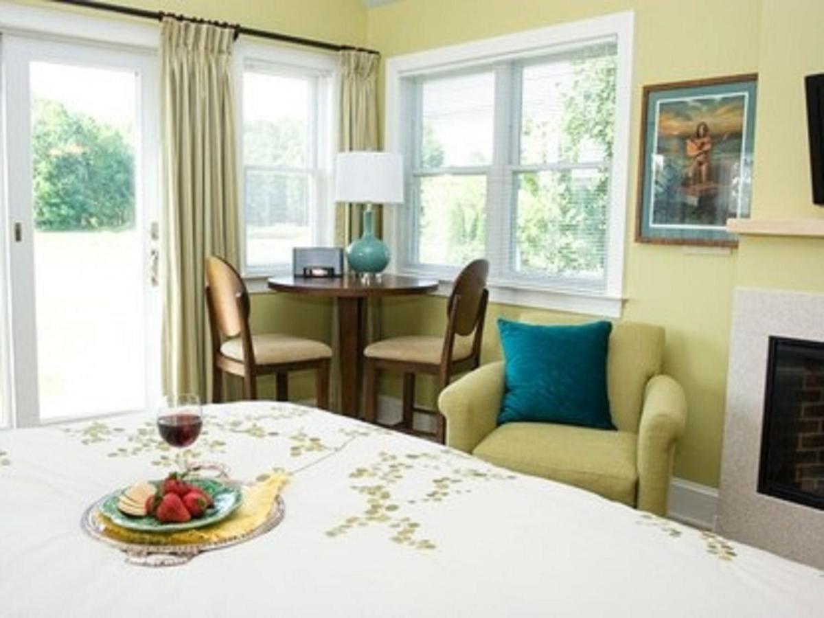 | Inn at Huntingfield Creek