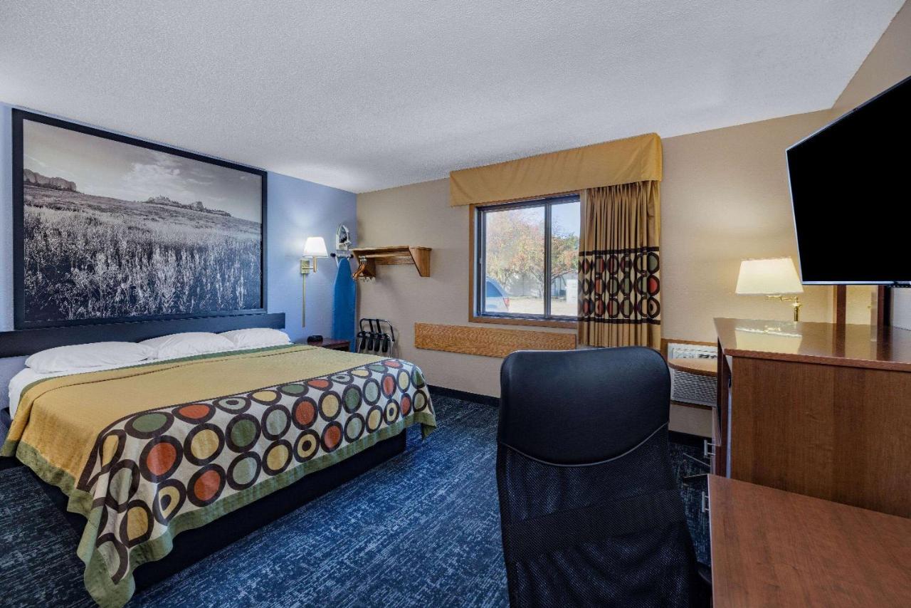 | Super 8 by Wyndham Valentine NE