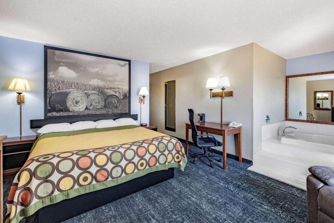 | Super 8 by Wyndham Valentine NE