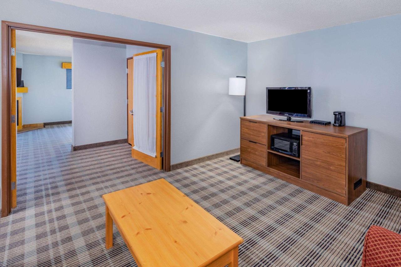 One-Bedroom King Suite - Non-Smoking at AmericInn by Wyndham Sayre