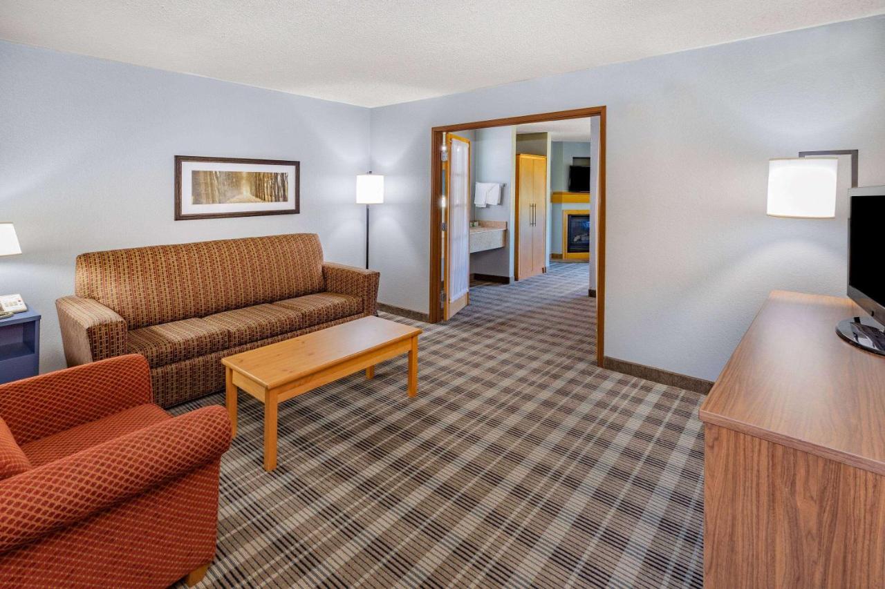 One-Bedroom King Suite - Non-Smoking at AmericInn by Wyndham Sayre