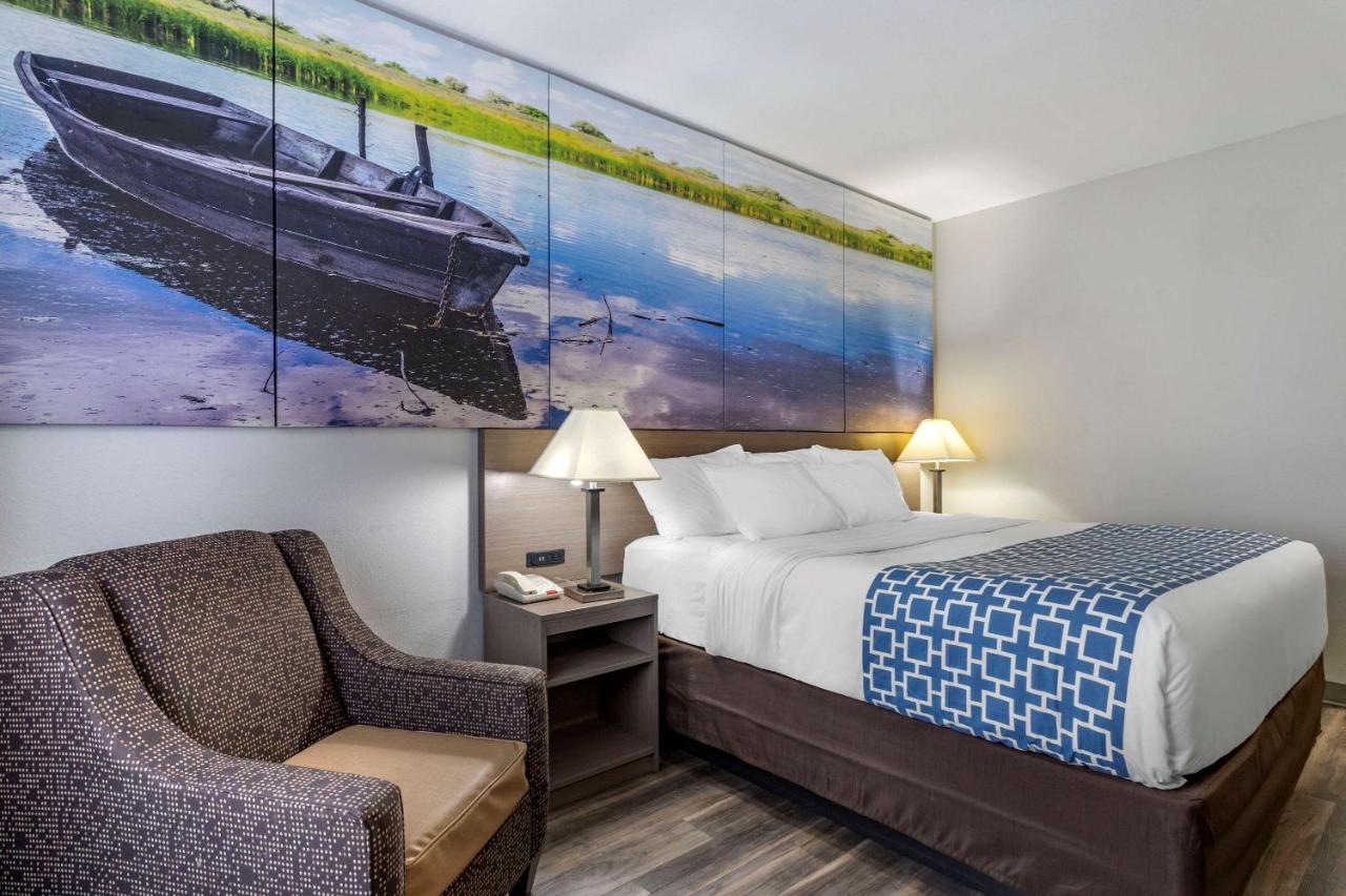 Standard King Room - Non-Smoking  at Clarion Pointe Sulphur - Lake Charles