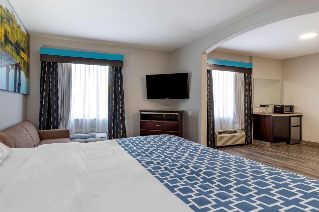King Room - Accessible/Non-Smoking at Clarion Pointe Sulphur - Lake Charles