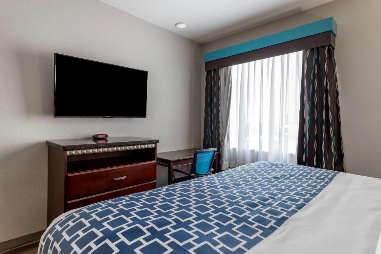 King Suite - Non-Smoking at Clarion Pointe Sulphur - Lake Charles