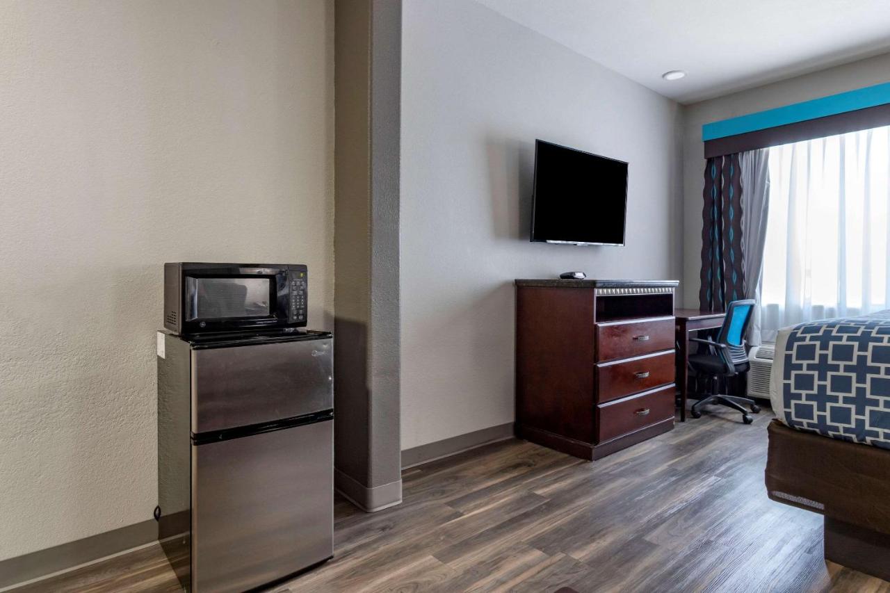 King Suite - Non-Smoking at Clarion Pointe Sulphur - Lake Charles